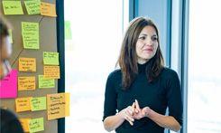 Seminar-Teilnehmerin im Fokus